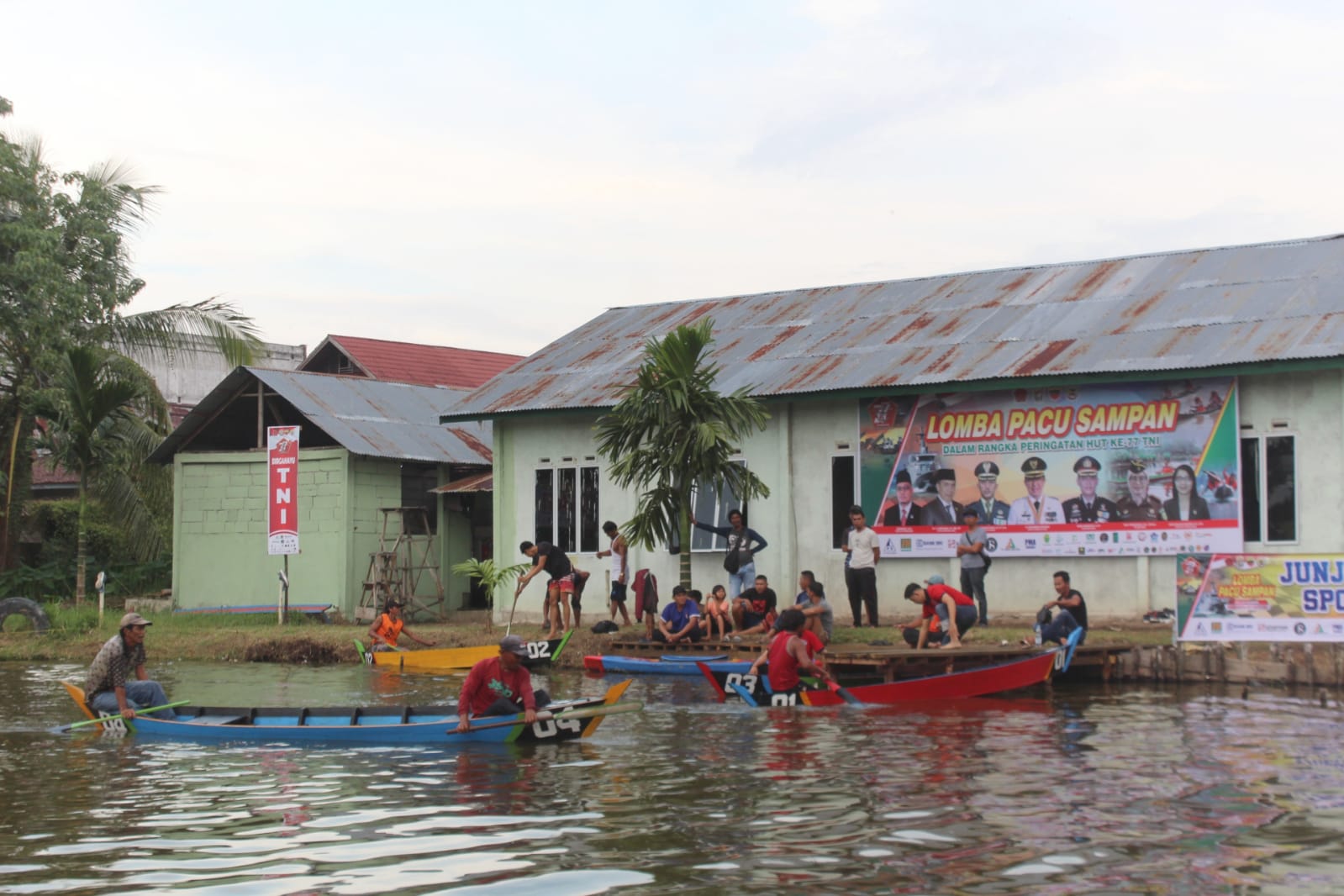 Dalam Rangka HUT TNI Ke 77, Kodim 0314/Inhil Adakan Acara Lomba Pacu Sampan