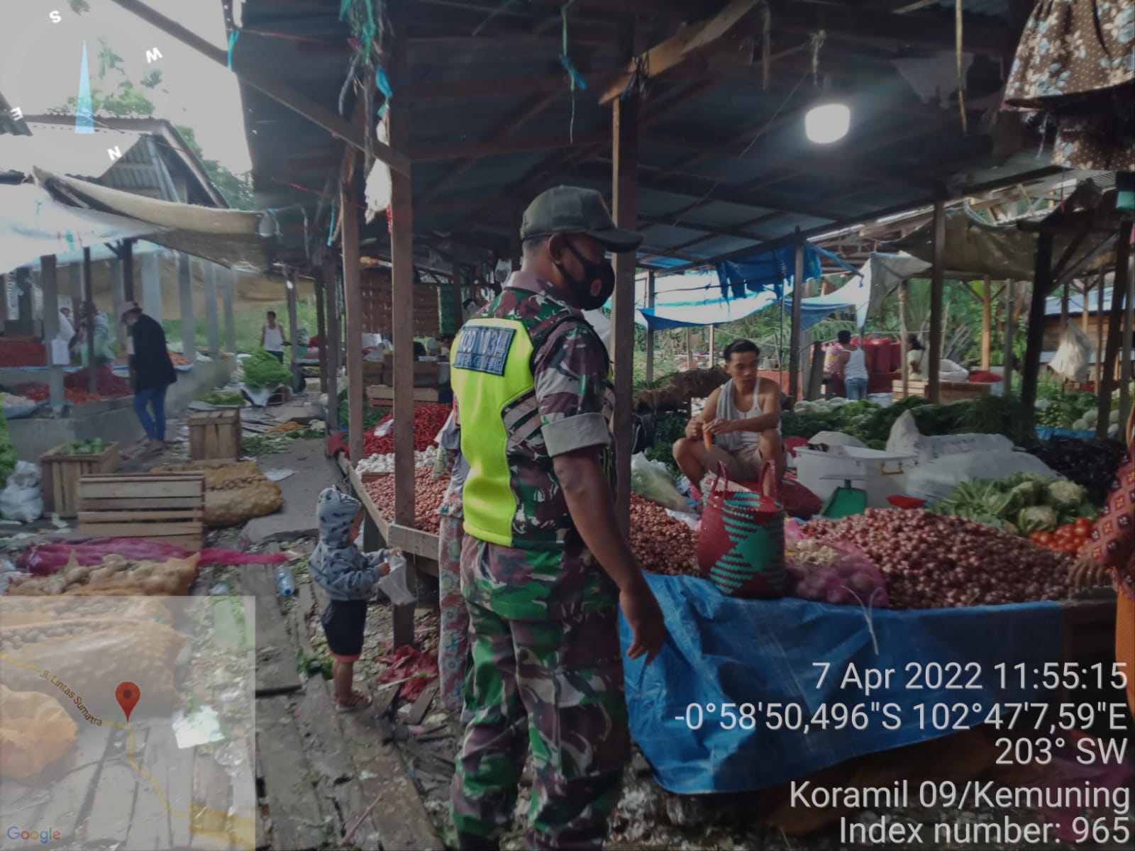 Dalam Mencegah Penularan Covid-19, Personel Koramil 09/Kemuning Aktif Lakukan Sosialisasi