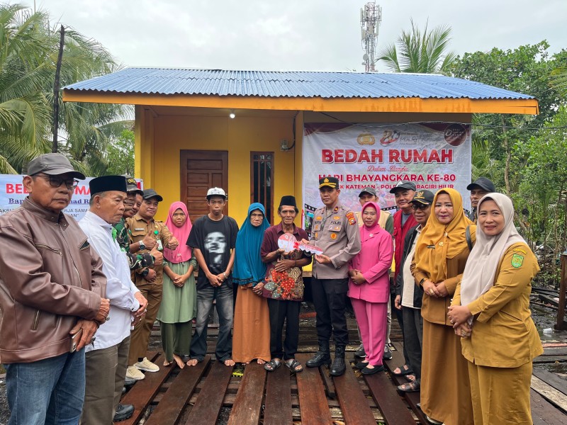 Semangat Bhayangkara ke-80, Polsek Kateman Berikan Harapan Baru Lewat Program Bedah Rumah