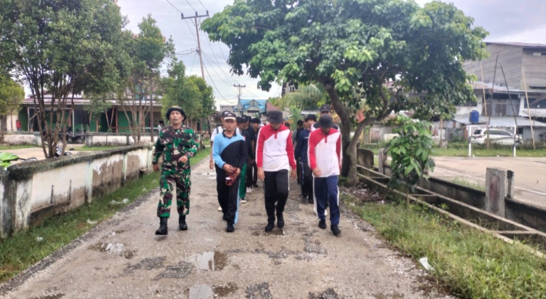 Babinsa Koramil 05/Gas Berikan Pembekalan dan Latihan PBB Kepada Calon Paskibra