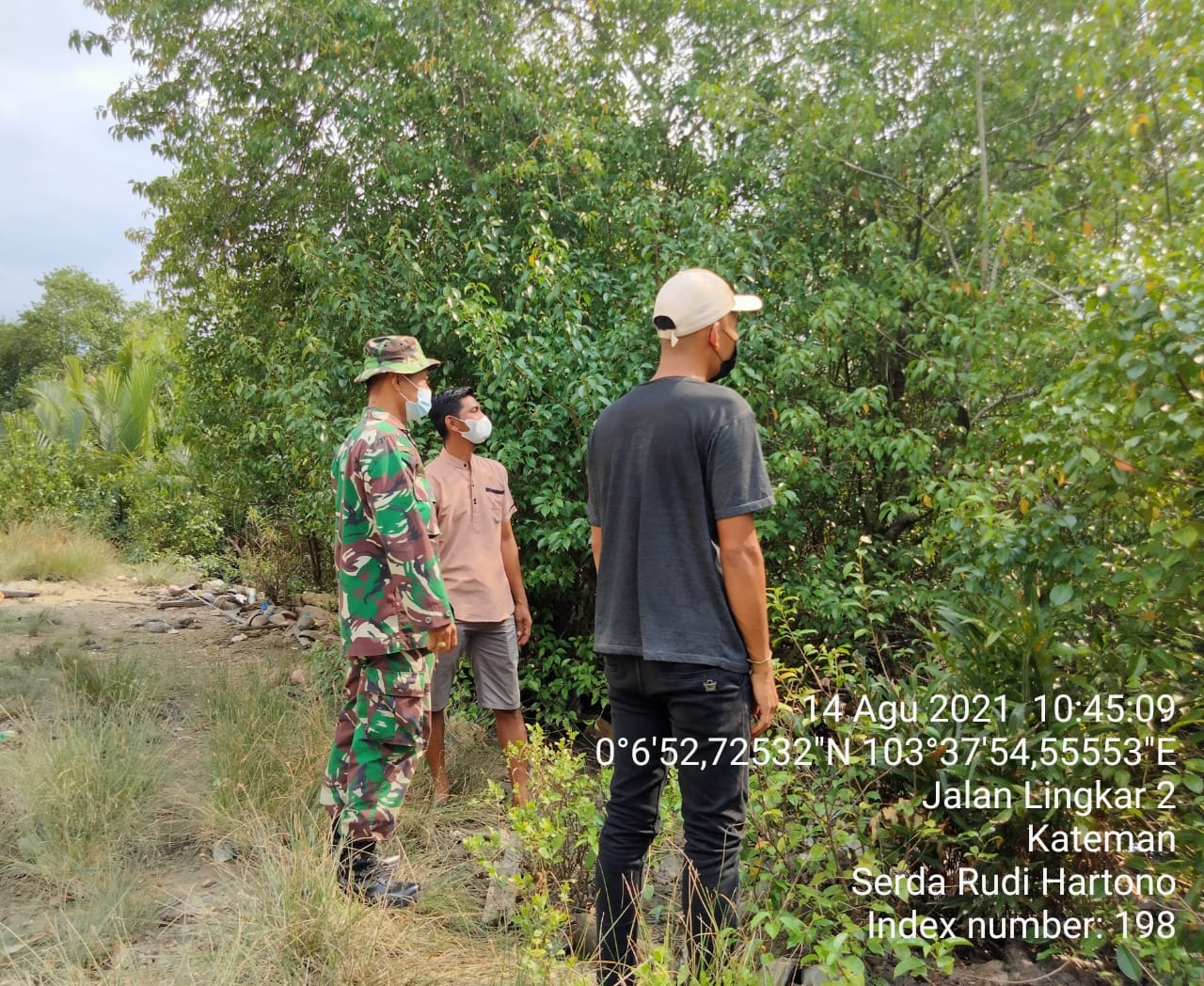 Babinsa Serda Rudi Hartono Lakukan Deteksi Dini Karhutla di Kelurahan Tagaraja