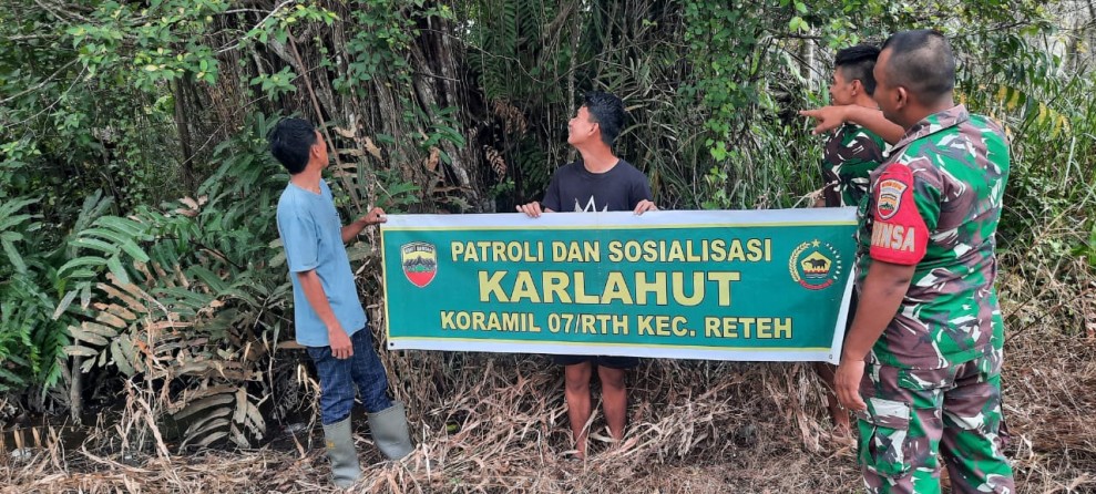 Patroli dan Sosialisasi Karhutla Jadi Rutinitas Babinsa Koramil 07/Reteh