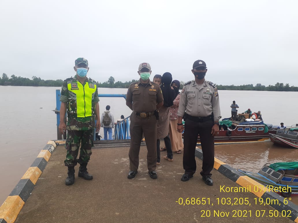 Sadarkan Pentingnya Protkes, Babinsa 07/Reteh Terus Lakukan Sosialisasi