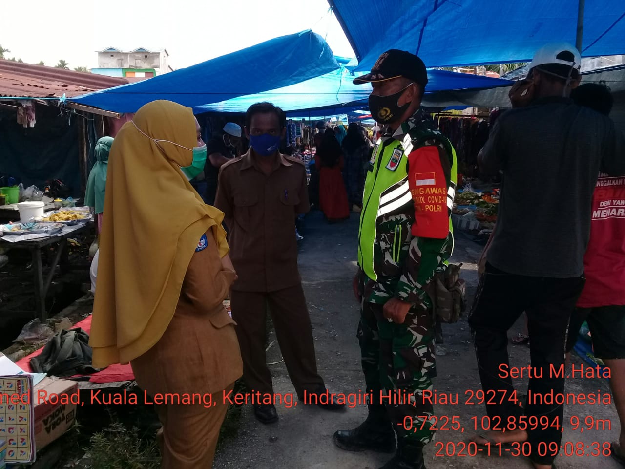 Sertu M Hatta Lakukan Penegakan Protkes di Pasar Kuala Lemang