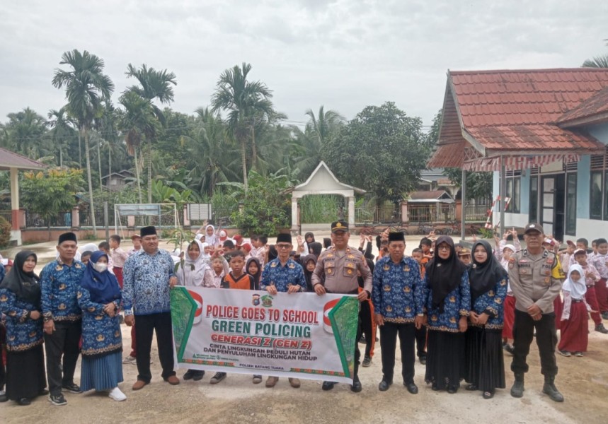 Kapolsek Batang Tuaka Laksanakan Sosialisasi Green Policing dan Penanaman Pohon di SDN 006