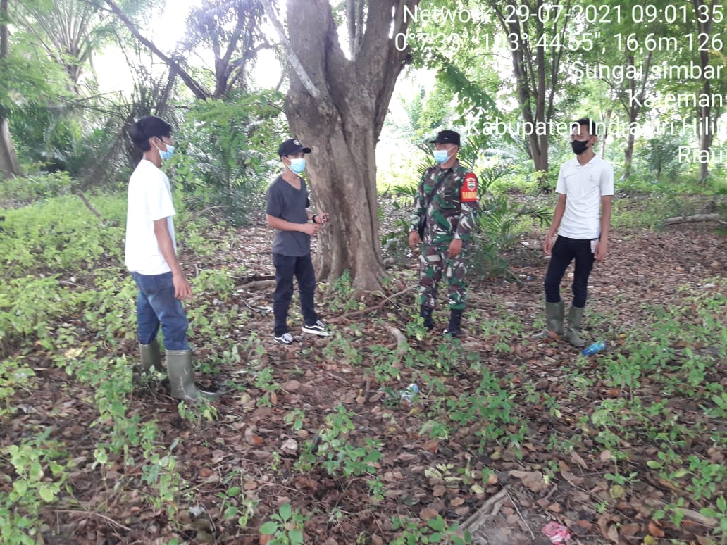 Anggota Koramil 06/Kateman Rutin Patroli Karlahut Bersama Masyarakat di Sungai Simbar