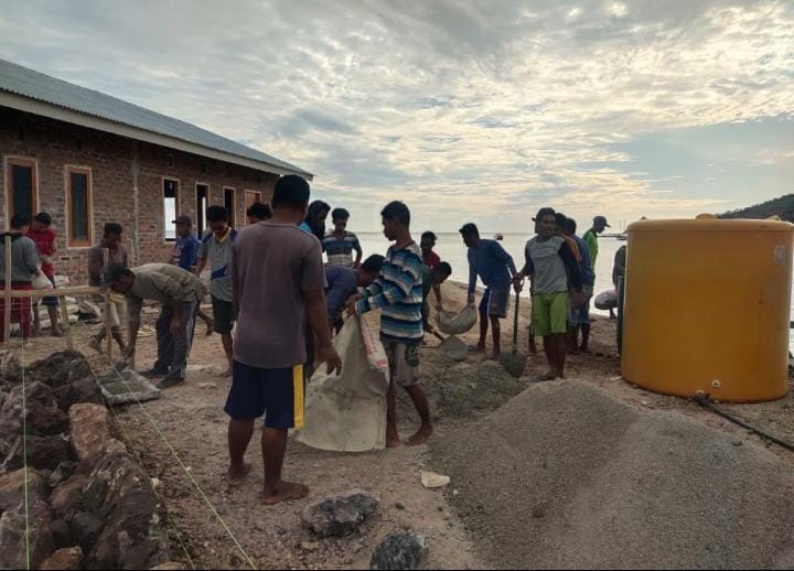 AMITRA dan Asuransi Astra Syariah Bangun Masjid di Flores Timur