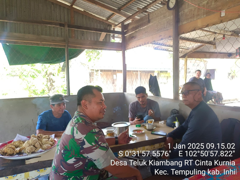 Jaga Kondusifitas Wilayah, Babinsa Koramil 03/Tpl Sambangi Mitra Karib di Desa Binaan