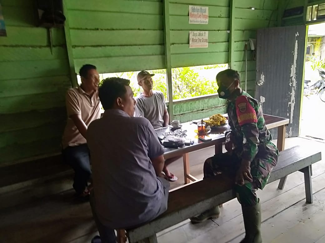 Peroleh Berbagai Informasi, Babinsa Koramil 07/Reteh Komsos Bersama Warga Binaan