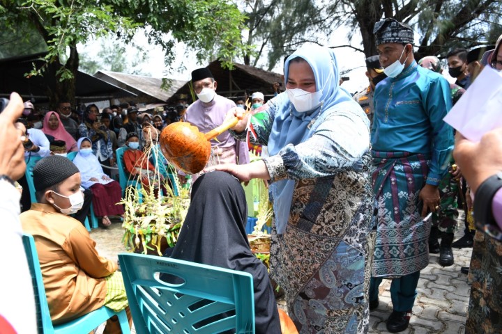 Bupati Bengkalis Festival Mandi Safar Rupat Utara