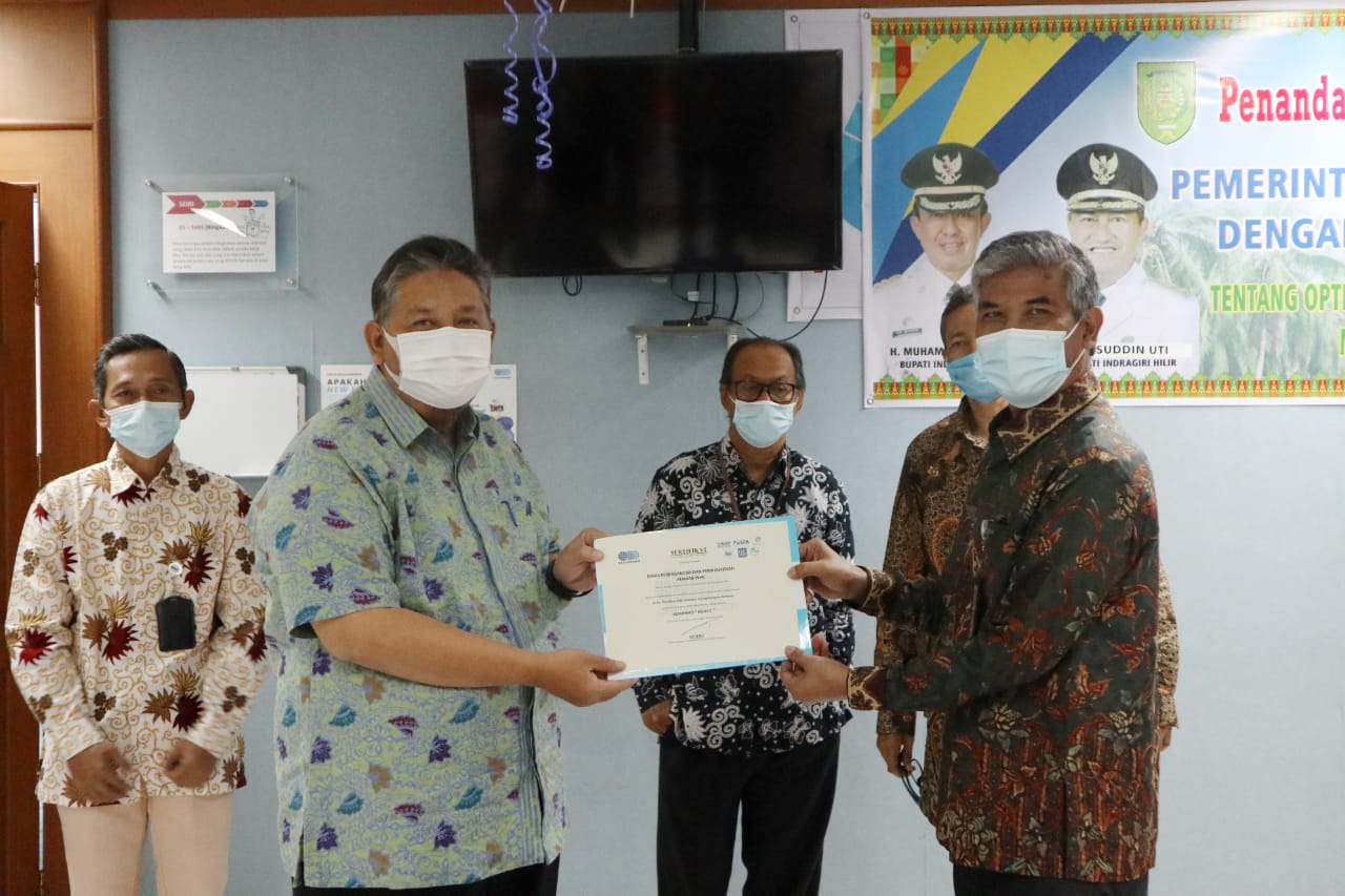 Pemkab Inhil Terima Sertifikat Sistem Resi Gudang dari Sucofindo