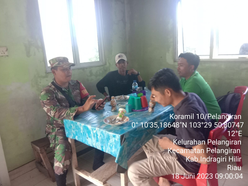 Babinsa Koramil 10/Pelangiran Tegakkan Nilai-nilai Pancasila di Wilayah Binaan