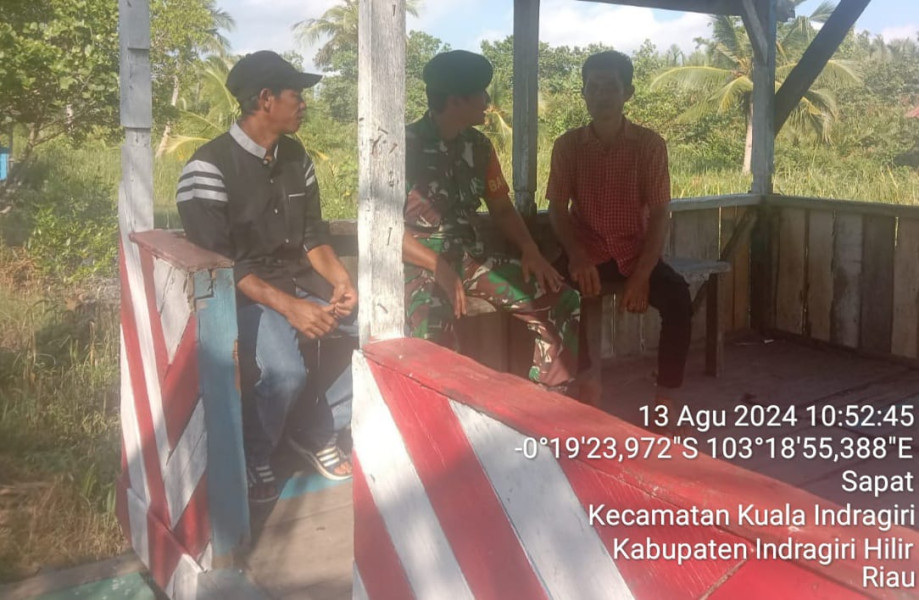 Babinsa Koramil 04/Kuindra Jalankan Nilai-nilai Pancasila Bersama Masyarakat Melalui Komsos