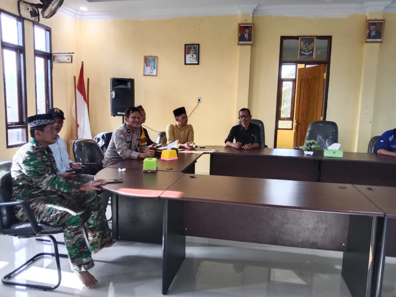 Jalin Hubungan Baik Di Desa Melalui Komsos Babinsa Koramil 09/Kemuning