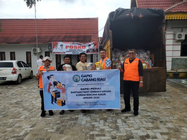 GAPKI Riau Salurkan Bantuan Kepada Korban yang Terdampak Banjir