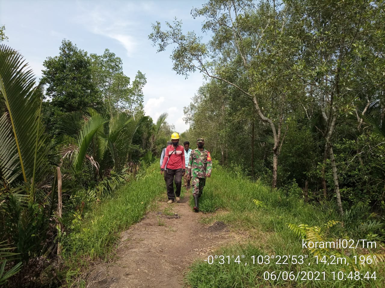 Rutin Babinsa Desa Selat Nama Aktif Lakukan Patroli Karhutla
