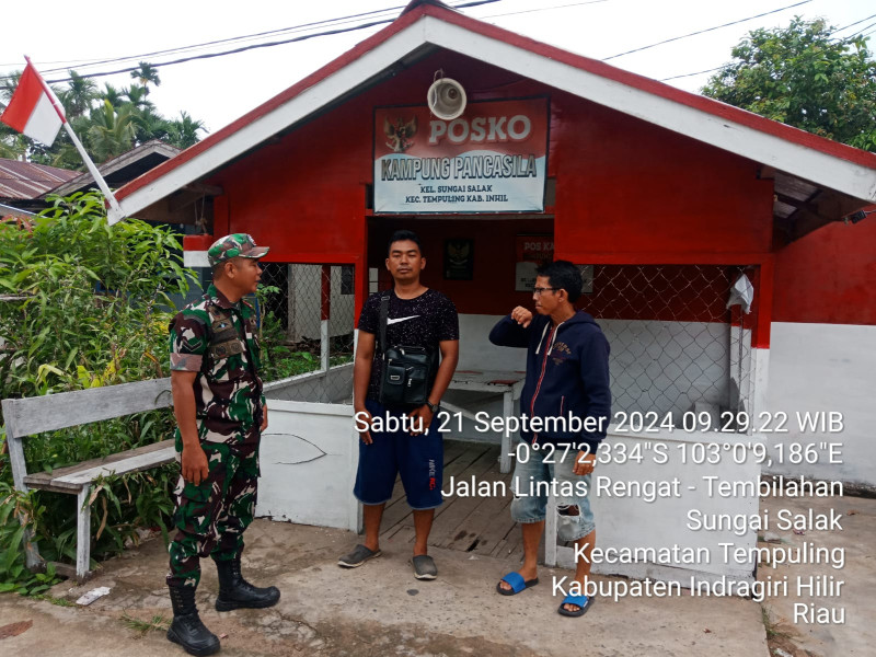 Bangun Sinergitas, Babinsa Koramil 03/Tpl Komsos Bersama Ketua RT Dan Tokoh Pemuda Di Kampung Pancasila