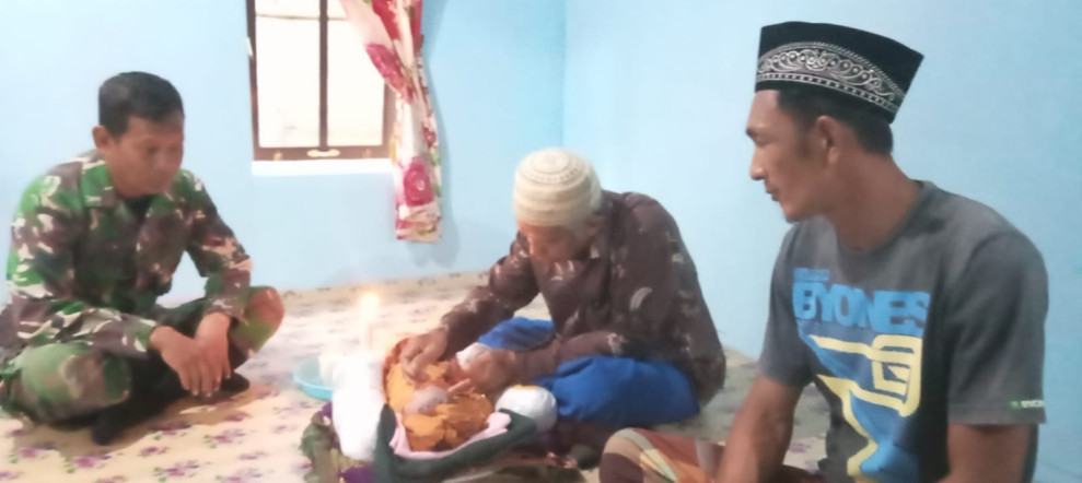 Babinsa 05/Gas Serka Nawawi Anjangsana Ke Rumah Warga Desa Binaan