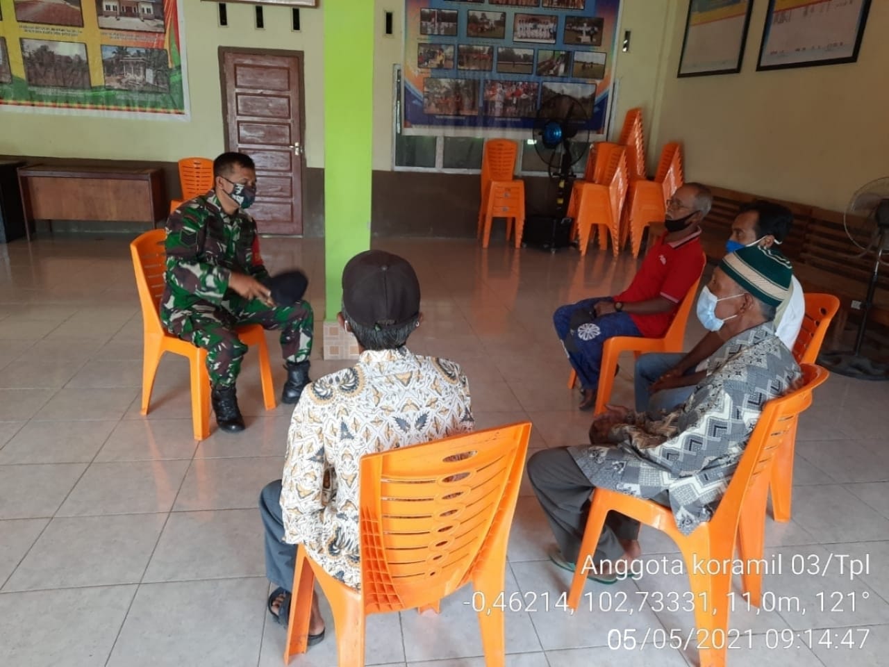 Eratkan Persaudaraan, Babinsa Koramil 03/Tempuling Komsos Bersama Masyarakat 