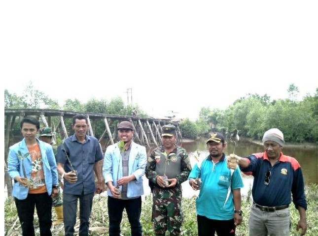 Peduli Lingkungan, BEM UR Bersama TNI Tanam 1000 Bibit Pohon Mangrove di Rokan Hilir  Peduli Lingkungan, BEM UR Bersama TNI Tanam 1000 Bibit Pohon Mangrove di Rokan Hilir