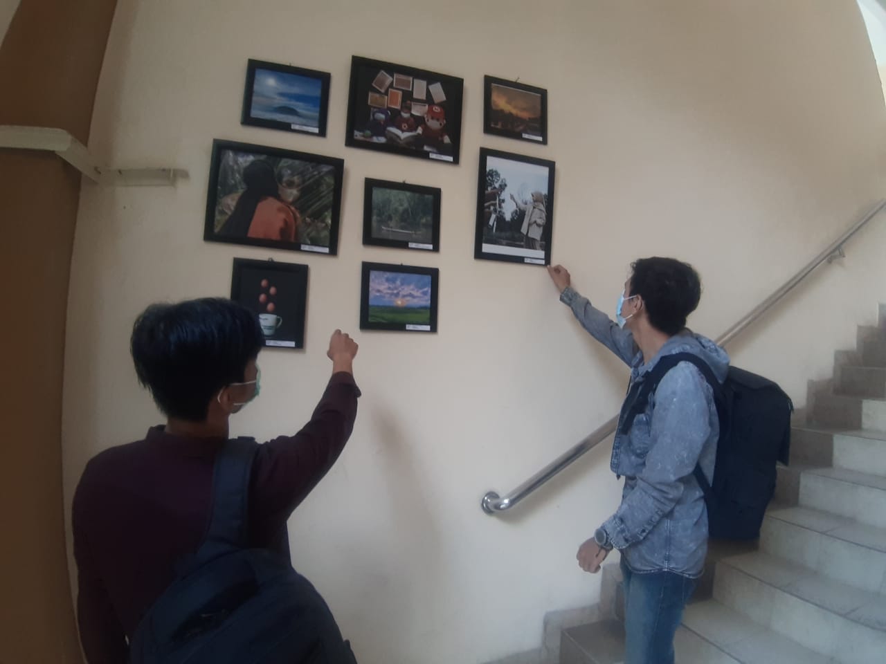 Unjuk Karya, Mahasiswa UIN Suska Pajang Foto di Fakultas Dakwah dan Komunikasi