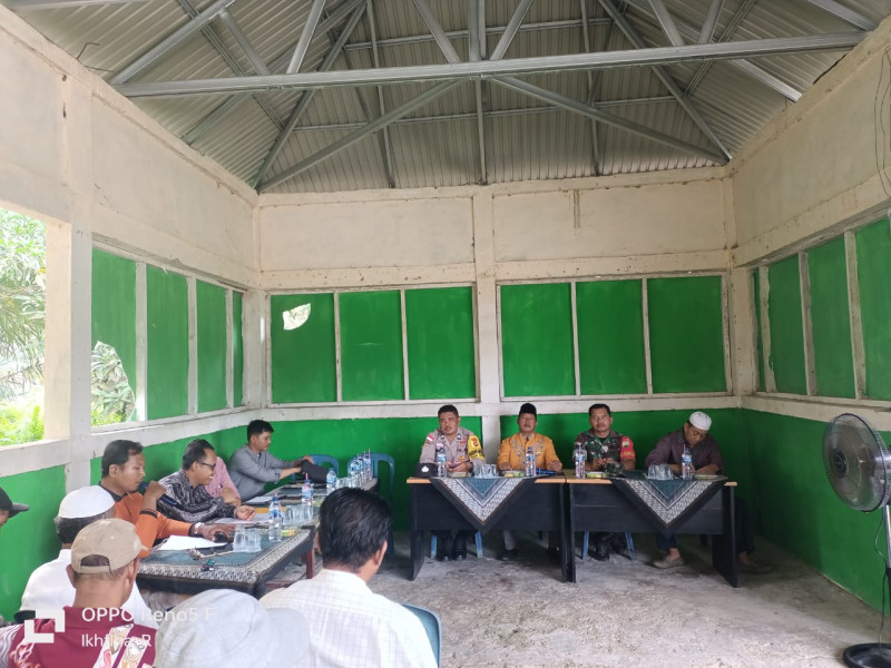 Babinsa Serka N. Sipayung Dampingi Musyawarah Laporan Realisasi Dana Bantuan Keuangan Khusus Provinsi