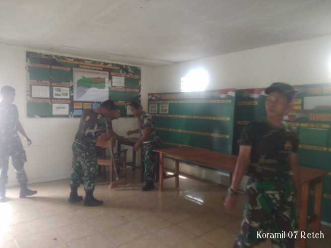 Giat Goro Bersama Anggota, Babinsa Koramil 07/Reteh Lakukan Pembersihan Kantor