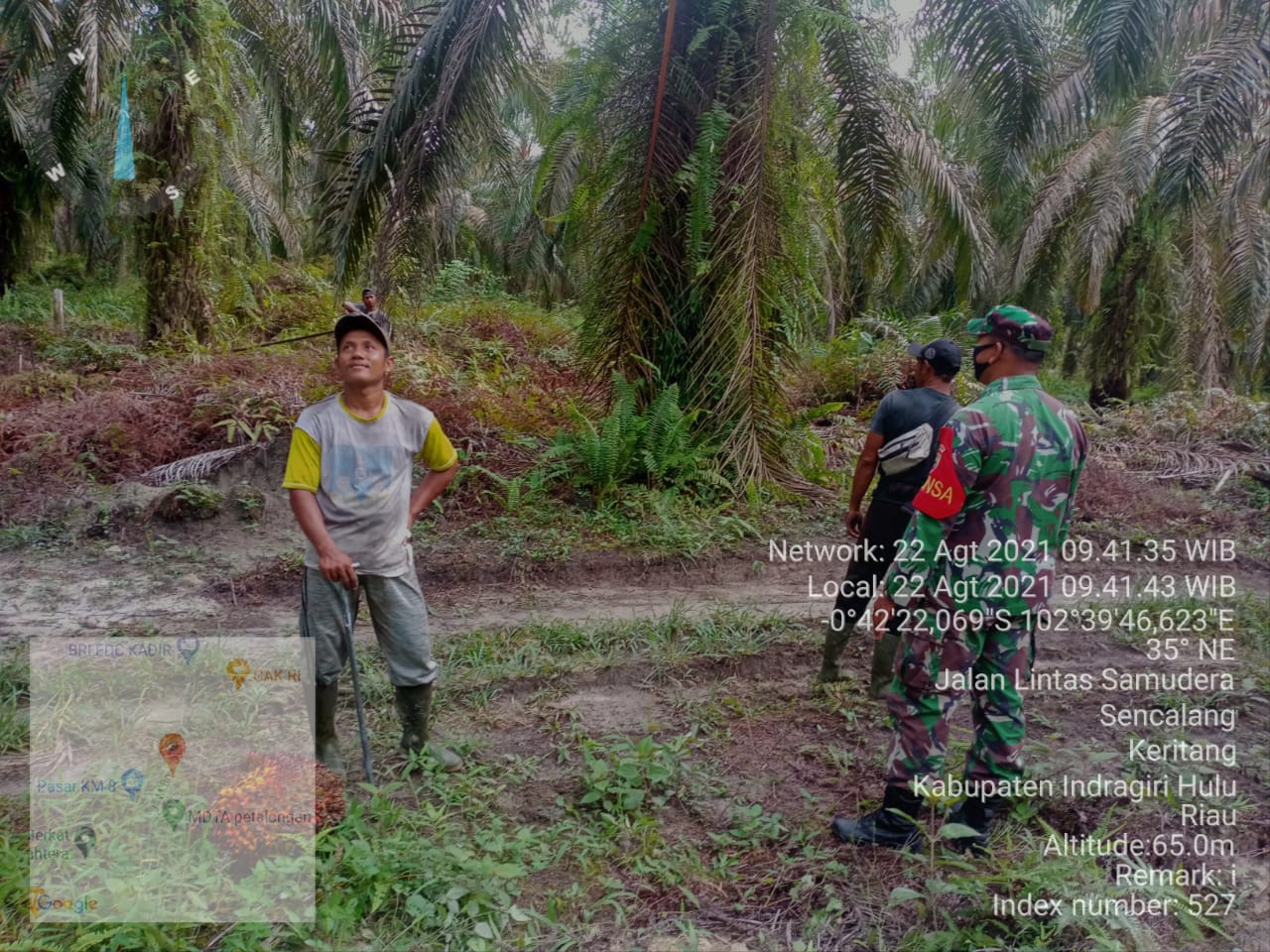Sertu Junaidi Lakukan Patroli Karhutla di Desa Sencalang