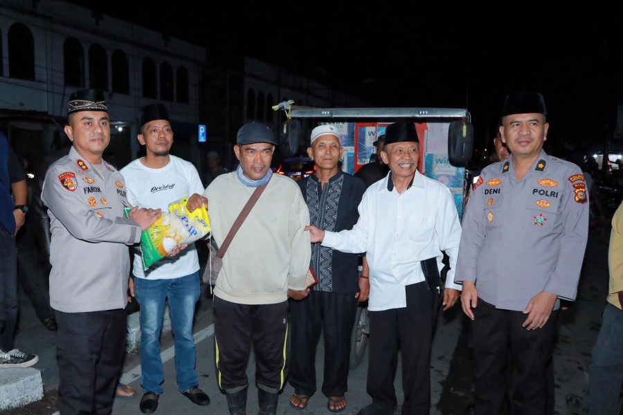 Polres Indragiri Hilir Berbagi Kebahagiaan dengan Masyarakat Melalui Kegiatan SABAR