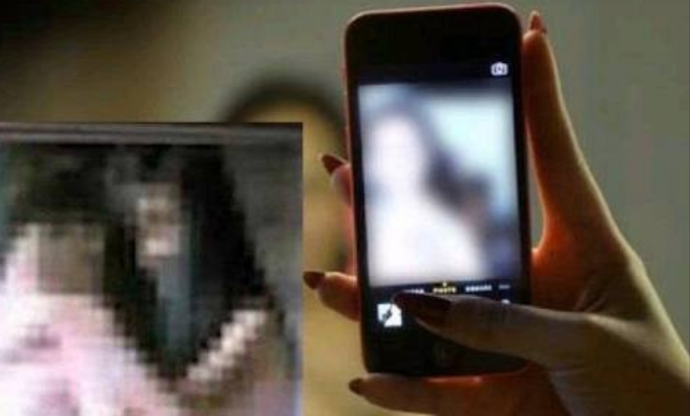 Ketagihan Rekam Mama Muda Lagi Mandi,  Koleksi 15 Video Mulai dari Buka Pakaian