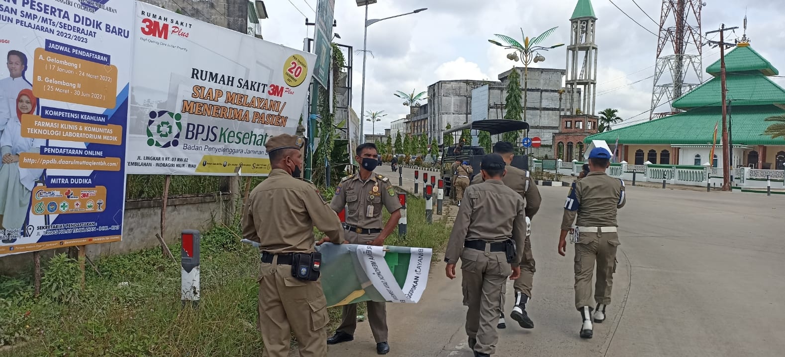 Langgar Perda Kawasan Tanpa Rokok, Reklame ini Ditertibkan Satpol PP Inhil