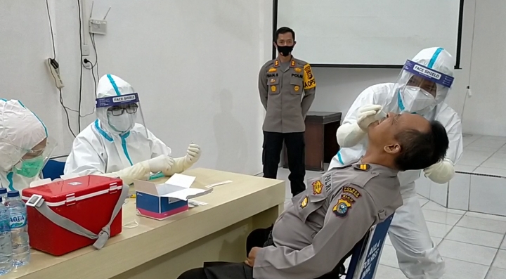 Puluhan Personil Polres Inhil Jalani Swab Covid-19, Ada Apa? 
