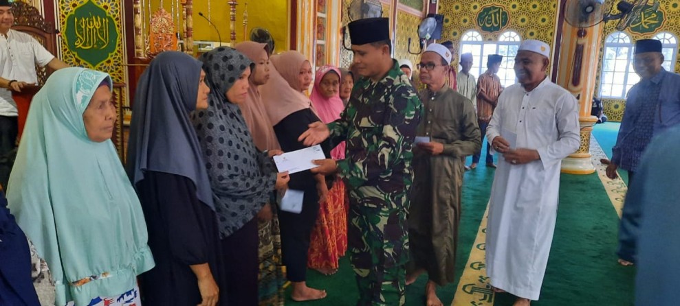 Babinsa Koramil 03/Tpl Ikut Serta Salurkan Bantuan Sosial Bagi Kaum Dhuafa    