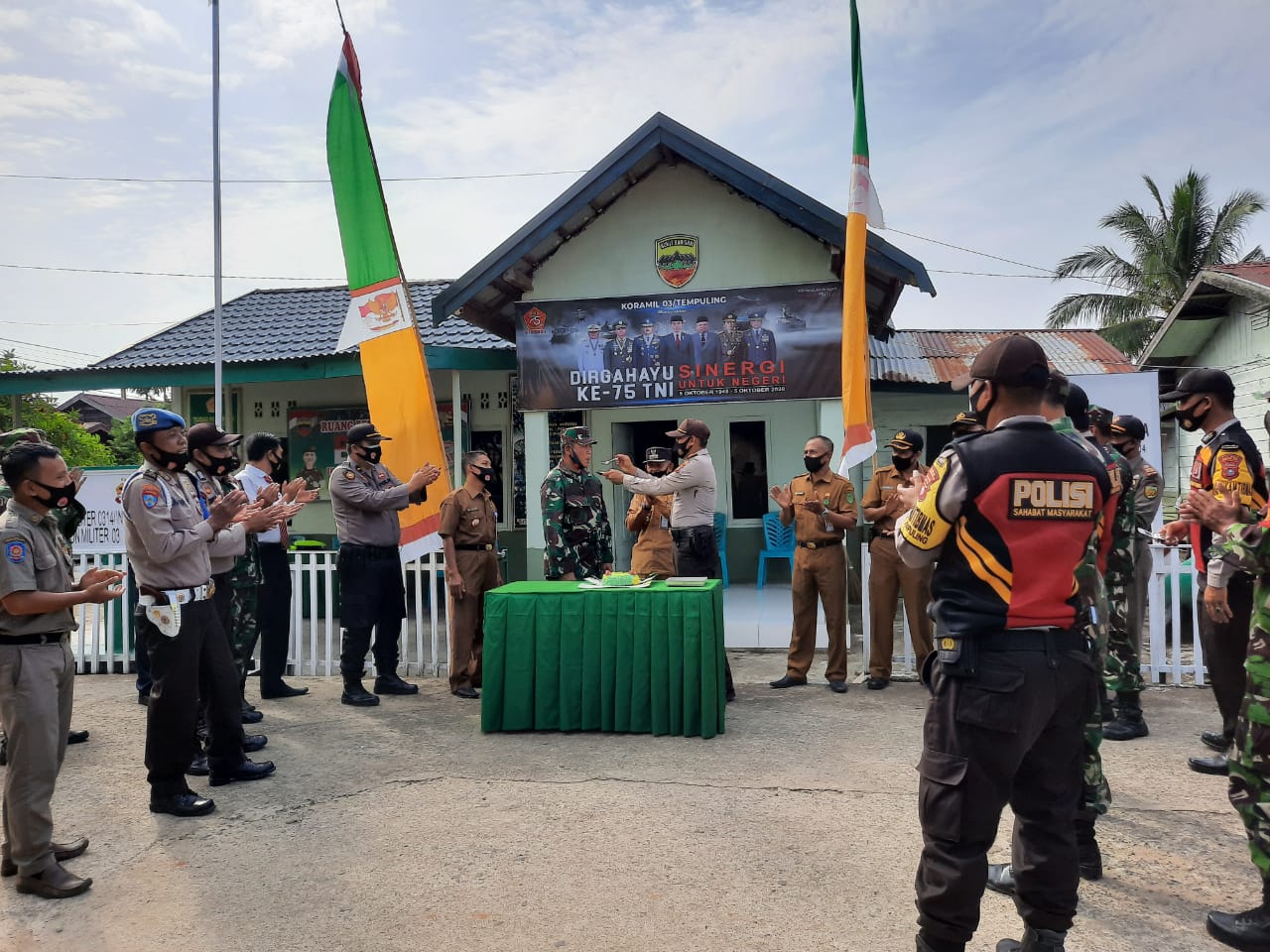 Koramil 03/Tempuling  Dapat Ucapan HUT TNI dari Tiga Pilar Kecamatan Tempuling
