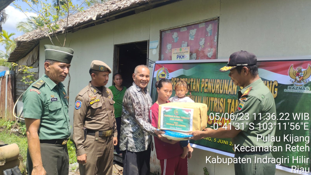 Berikan Nutrisi Tambahan Kepada Anak Stunting Bersama Dandim 0314/Inhil