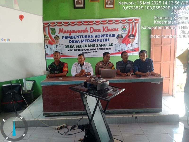 Babinsa Koramil 07/Reteh Turut Sukseskan Musyawarah Desa Pembentukan Koperasi Merah Putih di Desa Seberang Sanglar