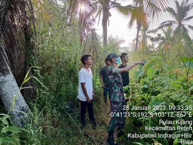 Babinsa Koramil 07/Reteh Ajak Masyarakat Untuk Peduli Terhadap Lingkungan