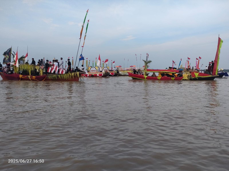 Festival Sungai Indragiri  Pompong Hias Sukses Digelar di Desa Sungai Intan