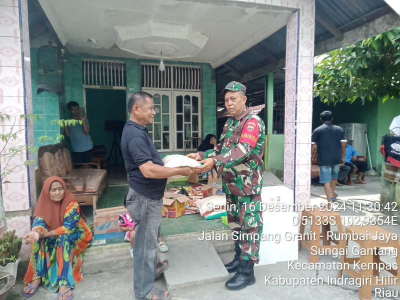 Peduli Korban Kebakaran, Danramil 03/Tpl Bersama Polsek Kempas Salurkan Bantuan Sembako