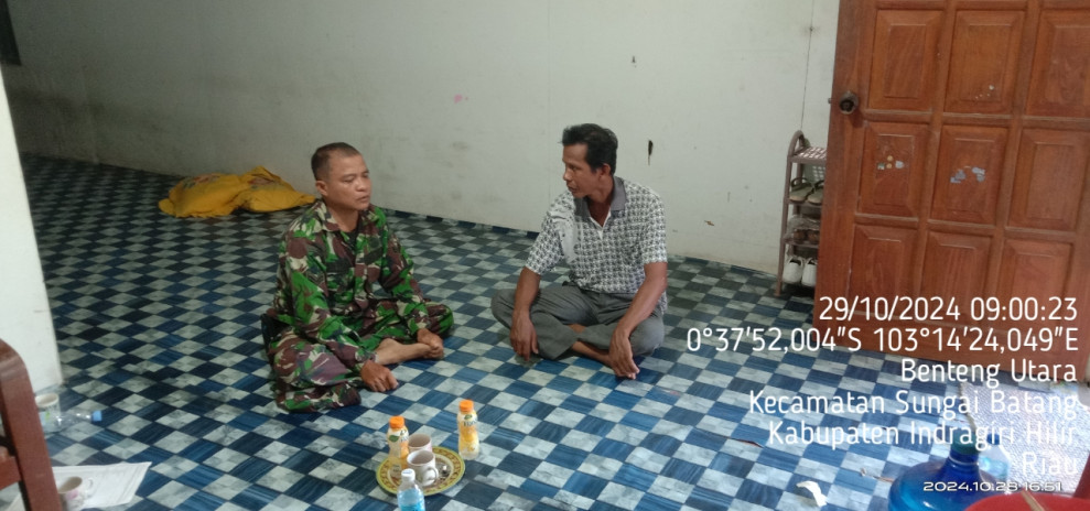 Babinsa Serka M. Hasan Aktif Jalankan Komsos Dengan Masyarakat Guna Jalin Kebersamaan