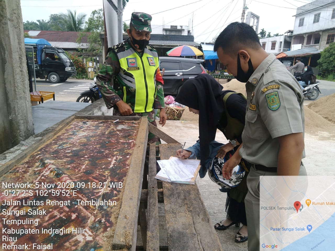 Babinsa 03/Tempuling Kodim 0314/Inhil dan Satgas Rutin Lakukan Pendisiplinan Prokes