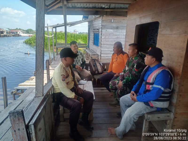 Resahkan Warga, Koramil 10/Pelangiran Bersama Warga Bahas Siskamling