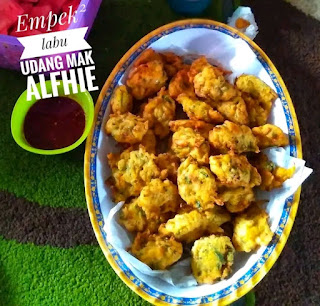 Empek-empek buatan mak Alfie menjadi idola bagi penggemarnya