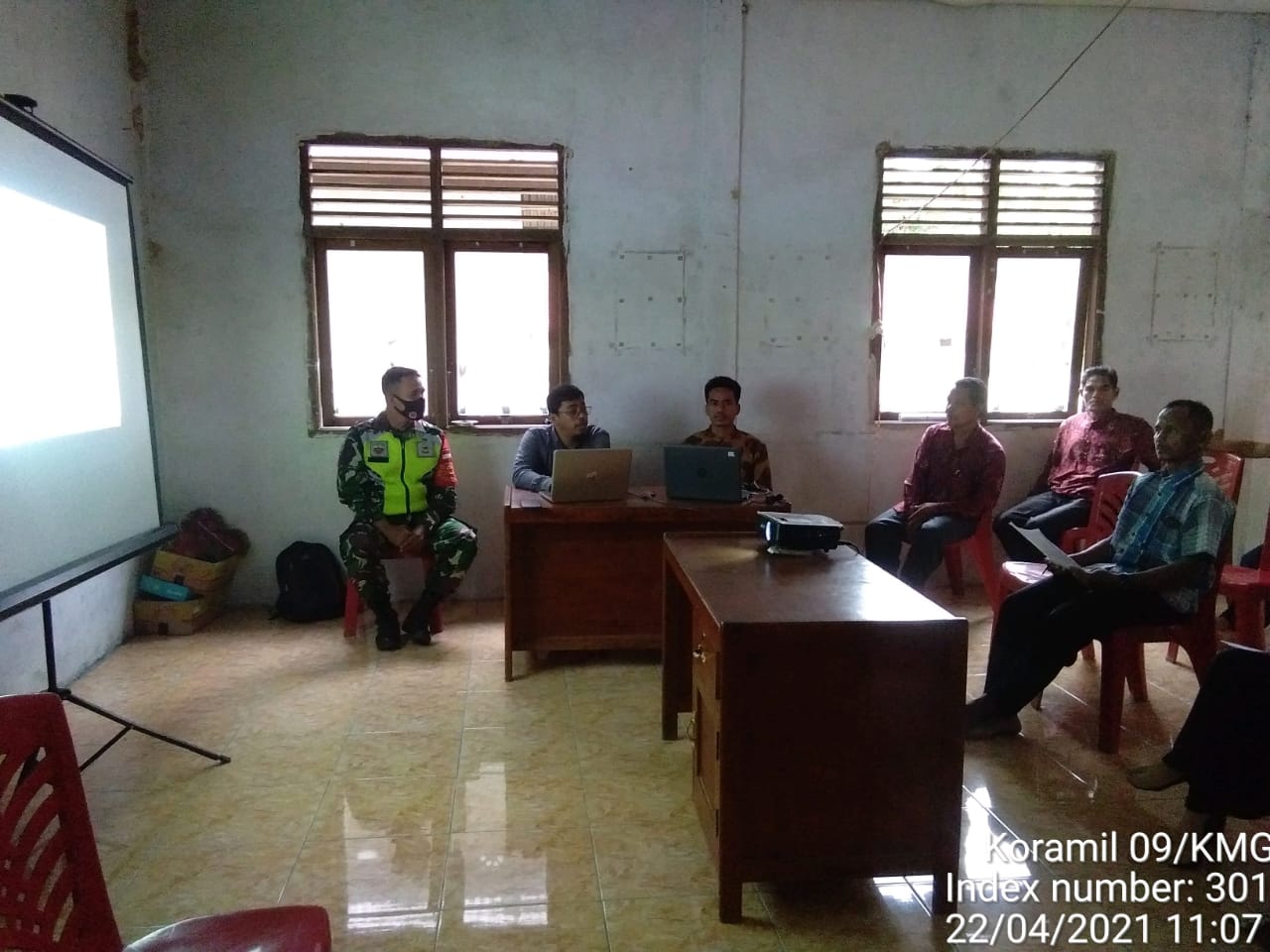 Serda EG Harahap Rutin Lakukan Komsos dengan Aparat Desa Talang Jangkang