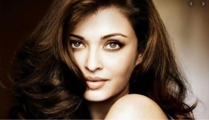 Setelah Amitabh Bachchan, Artis Cantik Ini Juga Dinyatakan Positif Covid-19