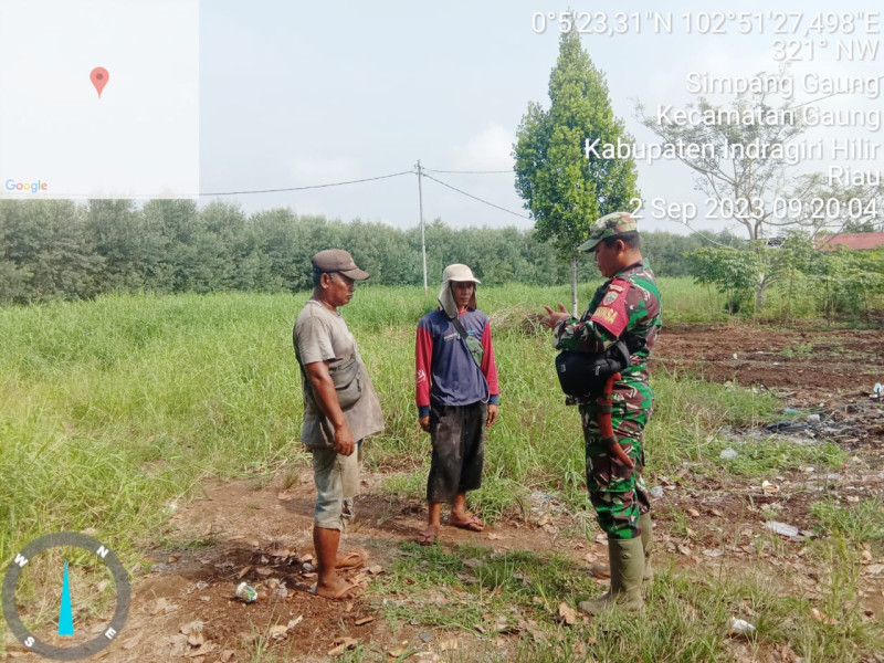 Babinsa Koramil 10/Pelangiran Turun Ke Lapangan Untuk Melihat Situasi Karhutla