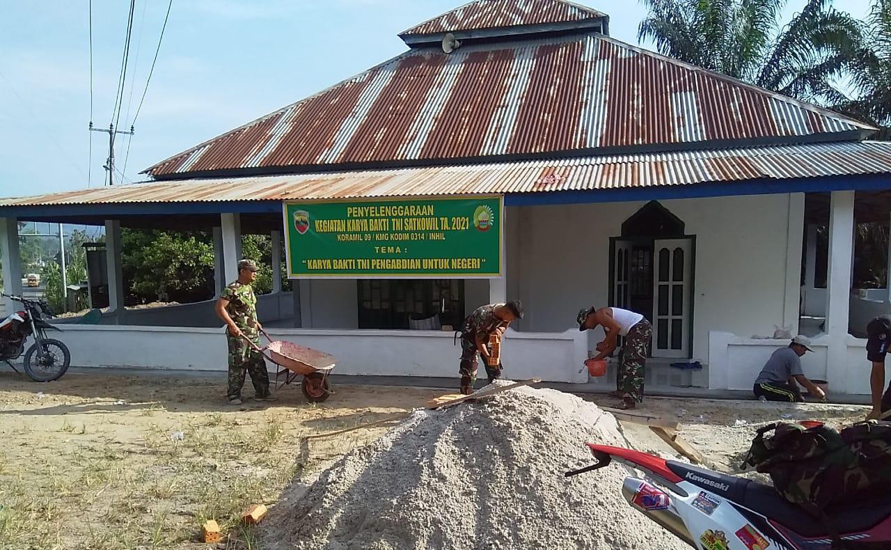 Babinsa Koramil 09/Kemuning Kembali Lakukan Goro di Musholla