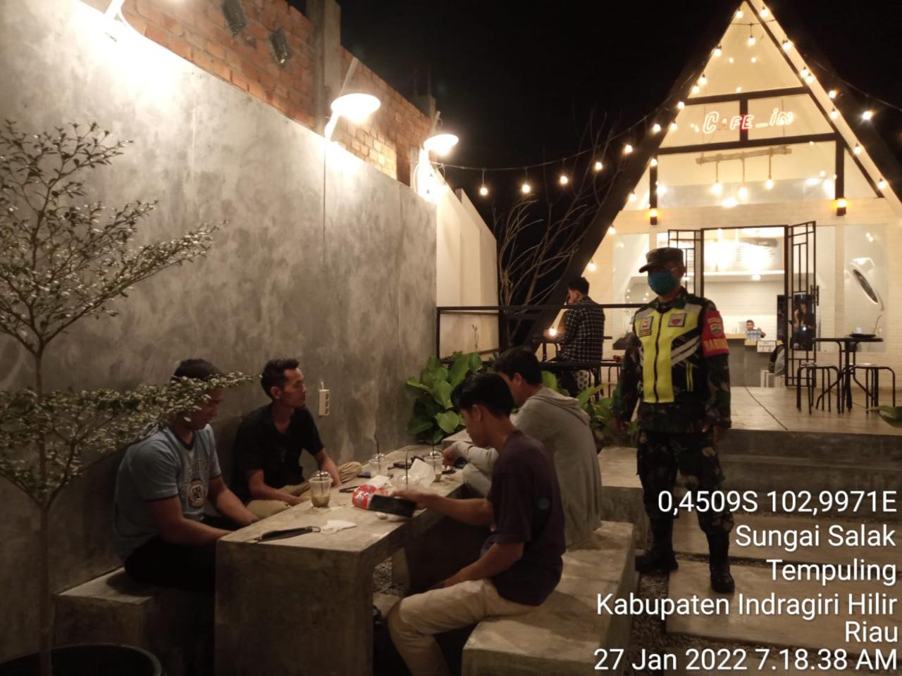 Laksanakan Patroli Malam, Babinsa Koramil 03/Tempuling Sebut Sebagai Rutinitas Dan Kewajiban