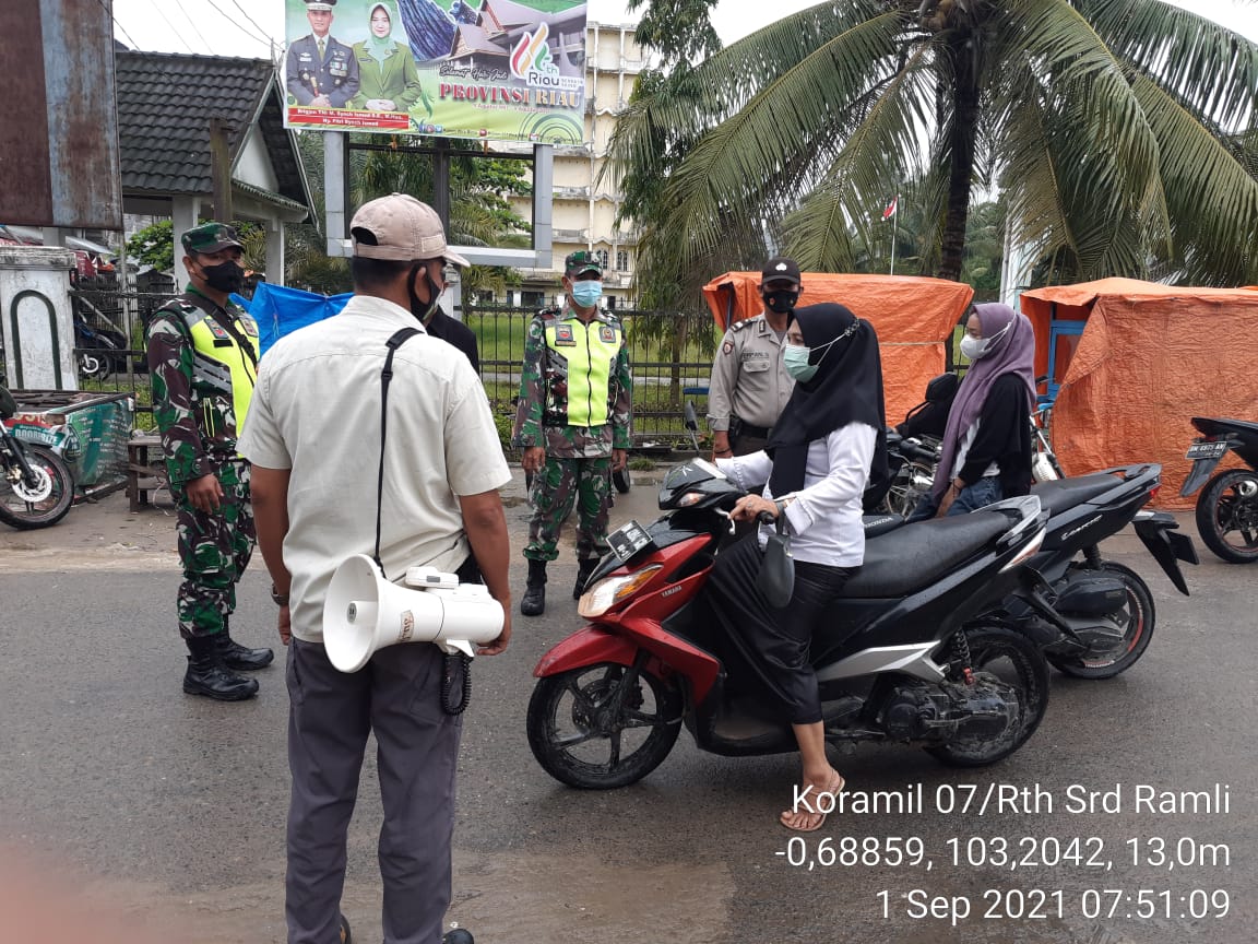 Koramil 07/Reteh dan Satgas Lakukan Penegakan Protkes, Himbau Warga Patuhi 5 M