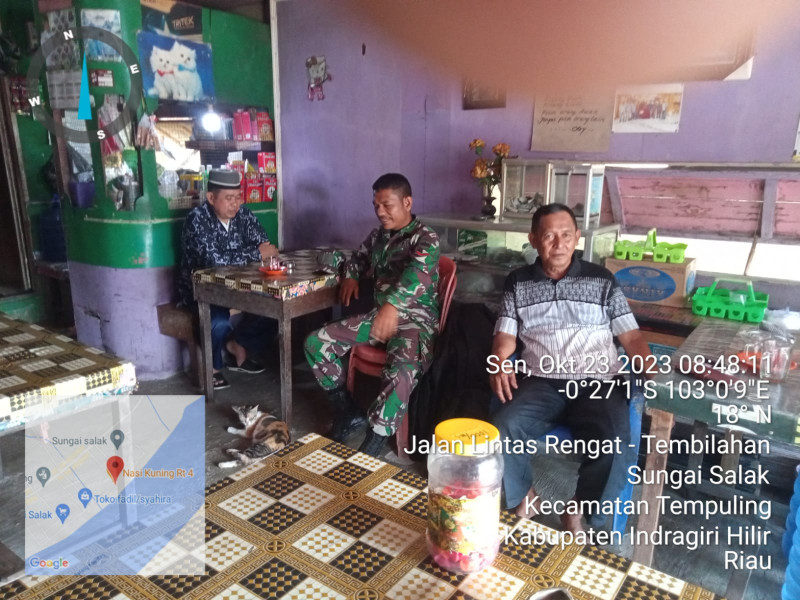 Babinsa Koramil 03/Tpl Komsos Dengan Toga di Kampung Pancasila